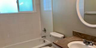 Spacious Home with Great Layout for Roommates! Gallery 10