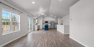 4 Bedroom- 2.5 Bathroom New Build Duplex- Pulaski! Gallery 1