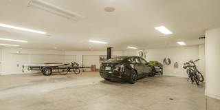 Exquisite Waterfront Gem. Gallery 47