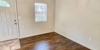 1 Bedroom 1 Bath Duplex Cute and charming area in the heart of Huntersville... perfect for single person or elderly looking to downsize Gallery 5