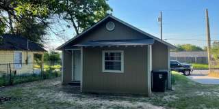 2104 W Robbins St Gallery 5