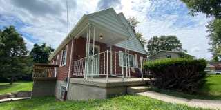 Fully Furnished with Washer and Dryer on quiet cul-de-sac Gallery 1