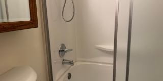 2 story updated townhouse In Rosemont 2/1 Gallery 16