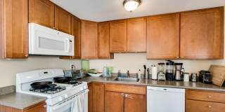 Roomy Sunnyside Duplex with Finished Basement in a Prime Location Gallery 9