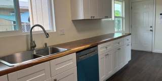 3 Bedroom / 2 Bath Pet Friendly Home In Hilo! Gallery 1