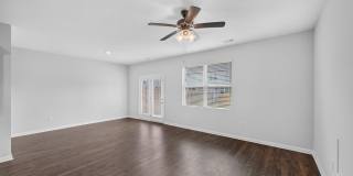 Living in Laurel Park Gallery 18