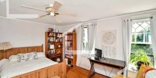 Large 4 bed in Brookline Gallery 12