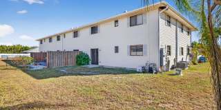 Beautifully Updated Condo with Community pool Gallery 21