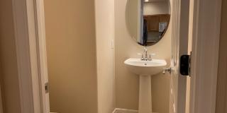 3 Bedroom Updated Townhouse in Fountain Gallery 6