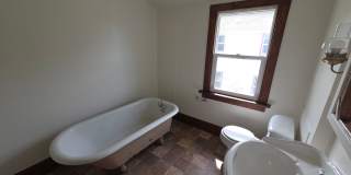 Handicap Accessible with 4 Bedrooms + Bonus Room & 2 Full Baths (Month-to-Month leases only) Gallery 10