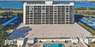 7100 SUNSHINE SKYWAY LANE S Gallery 1