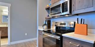 TOP FLOOR, ONE BEDROOM CONDO IN PROSPECTOR! Gallery 5