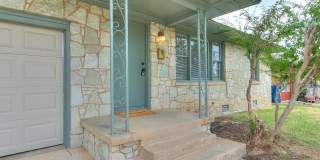 Beautiful updated home in The Village - 2 bed 1 bath Gallery 4