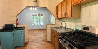 Charming NE Cottage! Gallery 12