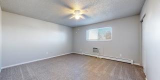 Updated 2 Bed Townhouse w/ Utilities Included! Gallery 13