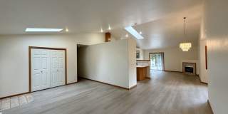 Cozy and Charming 3 Bedroom in Lynnwood! Gallery 3