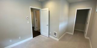 Modern 4BR Townhome in Prime Bellevue | AC | Bellevue Schools | Minutes to Microsoft Gallery 7
