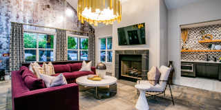 The Colonnade Luxury Townhome Apartments Gallery 3