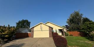 Beautiful 3 Bedroom In Eugene MOVE IN SPECIAL $300 off 1st month rent Gallery 1