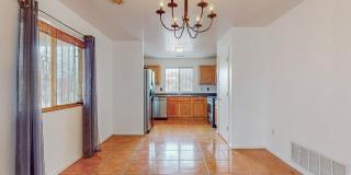 NORTH WEST 3/BD 2/BA 2/CG House Gallery 8