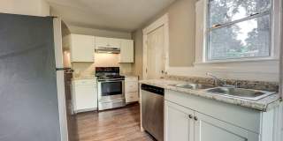Freshly Updated 2 Bedroom House Gallery 1