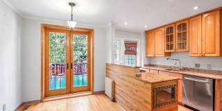 Spacious 2 Bed / 2 Bath Home Between Old Town & Potomac Yard – Private Yard & Deck! Gallery 1