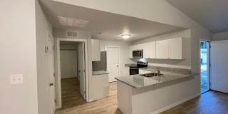 Beautiful Single Family Home! $2395/1085ft2-South Sarasota, 3-Bed/2-Bath, Fully Renovated: Annual Rental! Gallery 7