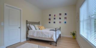 Furnished - 4- Bedroom Townhome - Perfect for Roommates Gallery 5