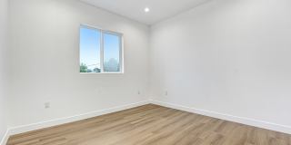 5346 1/2 Oakland Street Gallery 13