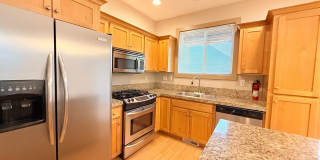 Spacious 3 Bedroom Townhome with Huge Bonus Room! Gallery 6