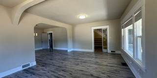 Huge 4 bedroom -A stones throw to PLU! Gallery 8