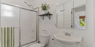 Available NOW! 3 Bedroom 1 Bath Home in Denver! Gallery 21