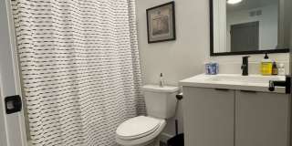 Stunning 2 Bed 2.5 Bath Townhome! Gallery 9