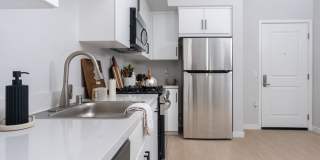 Downtown Ontario Luxury Apartments Gallery 16