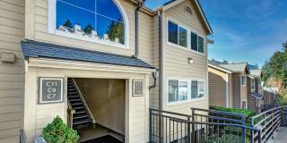 Beautiful Top Floor 2 Bed 2 Bath Condo in Factoria Beautiful Top Floor 2 Bed 2 Bath Condo in Factoria Gallery 1