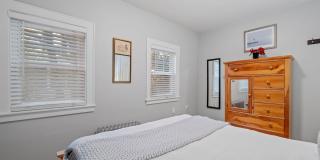 989 Union Street Gallery 33