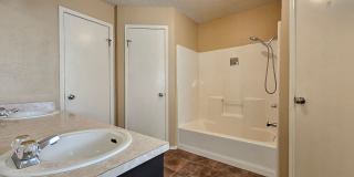 HUGE RENT REDUCTION & AVAILABLE NOW! Gallery 17