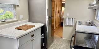 Bright & Newly Renovated FURNISHED 1-Bedroom Rental Gallery 6