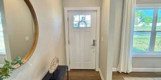 Beautifully renovated 4-bedroom, 2.5-bathroom Gallery 1