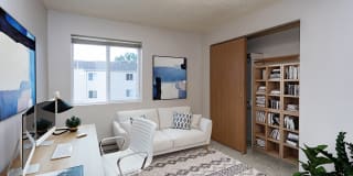Pointe West Apartments Gallery 9