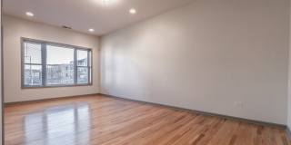 Stylish Bronzeville 2BR with Parking, Storage & Modern Finishes Gallery 6