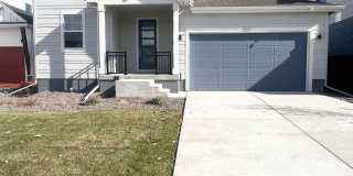 Like New 4bd/4ba Home Located in Desired Raindance Community Gallery 1