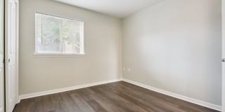 Charming 2BR/2BA Ground Floor Townhouse in Westminster Gallery 10