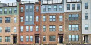 Luxury 3BR/2.5BA Condo w/ Balcony and Rooftop Terrace & Garage – Walk to One Loudoun Gallery 1