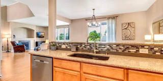 Spacious 3BR House in Gresham Gallery 10