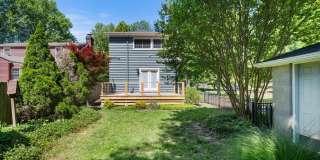 Beautiful 3BR house- perfect roommate set up! 1/2 price security deposit with qualified application Gallery 8