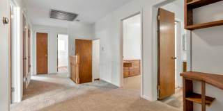Fabulous 5 bedroom home walking distance to UofA! Gallery 15