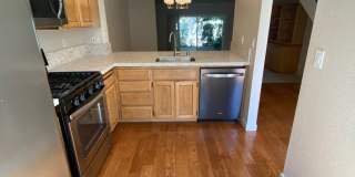 $4900-  Mountain View Townhouse-2 bedroom 2.5 bath. Gallery 10