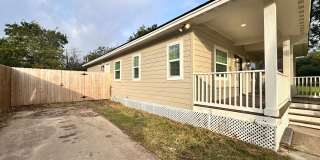 3 Bed House Close to Historical Downtown Bryan Gallery 7