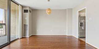 400 MADISON Street Gallery 12
